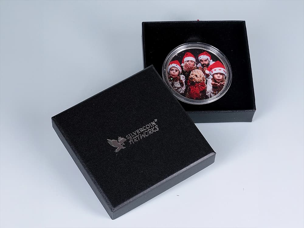 Premium schwarze Verpackungsbox geöffnet